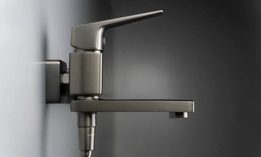 DEANTE Blur Badewannenarmatur mit klappbarem Auslauf // Titanium // BQL-D12M erhältlich bei Twoda Shop