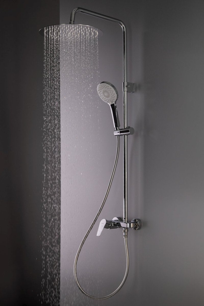 Modernes Duschsystem mit Regendusche und Handbrause in Chrom für komfortables Duscherlebnis im Badezimmer