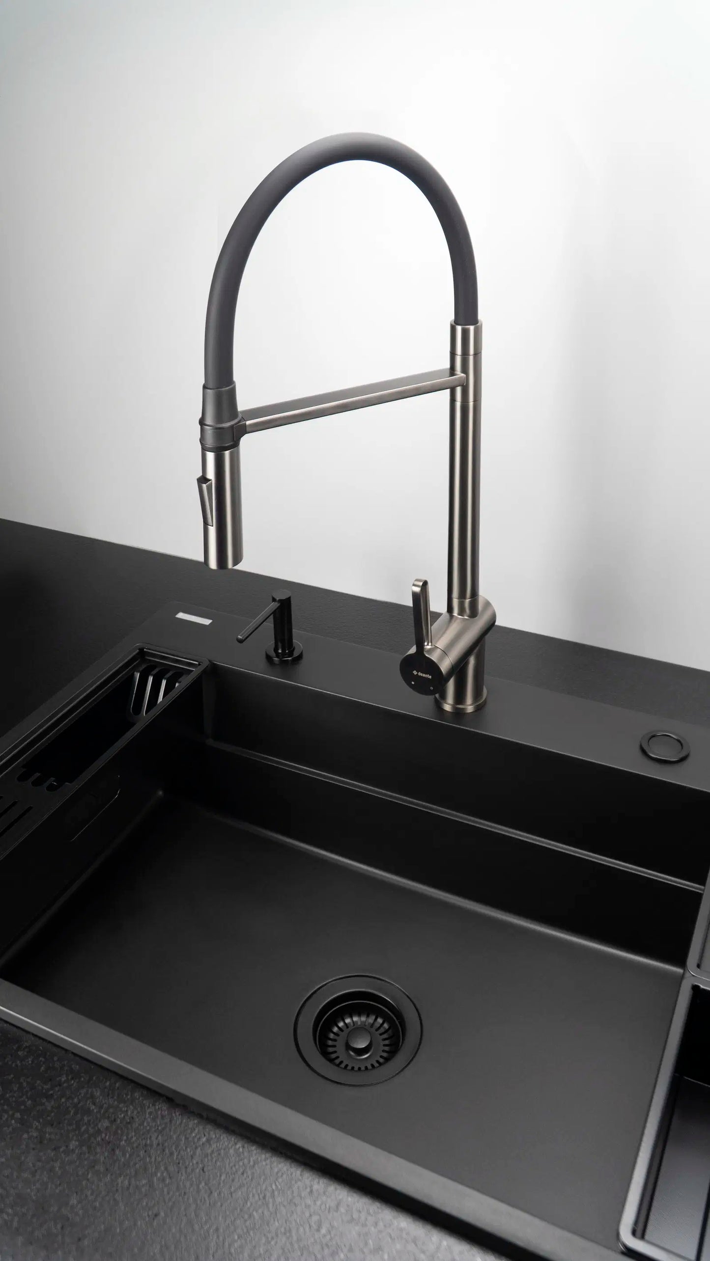 DEANTE Magnetic Zubehörset für Spülbecken // Nero // ZZMKN22K