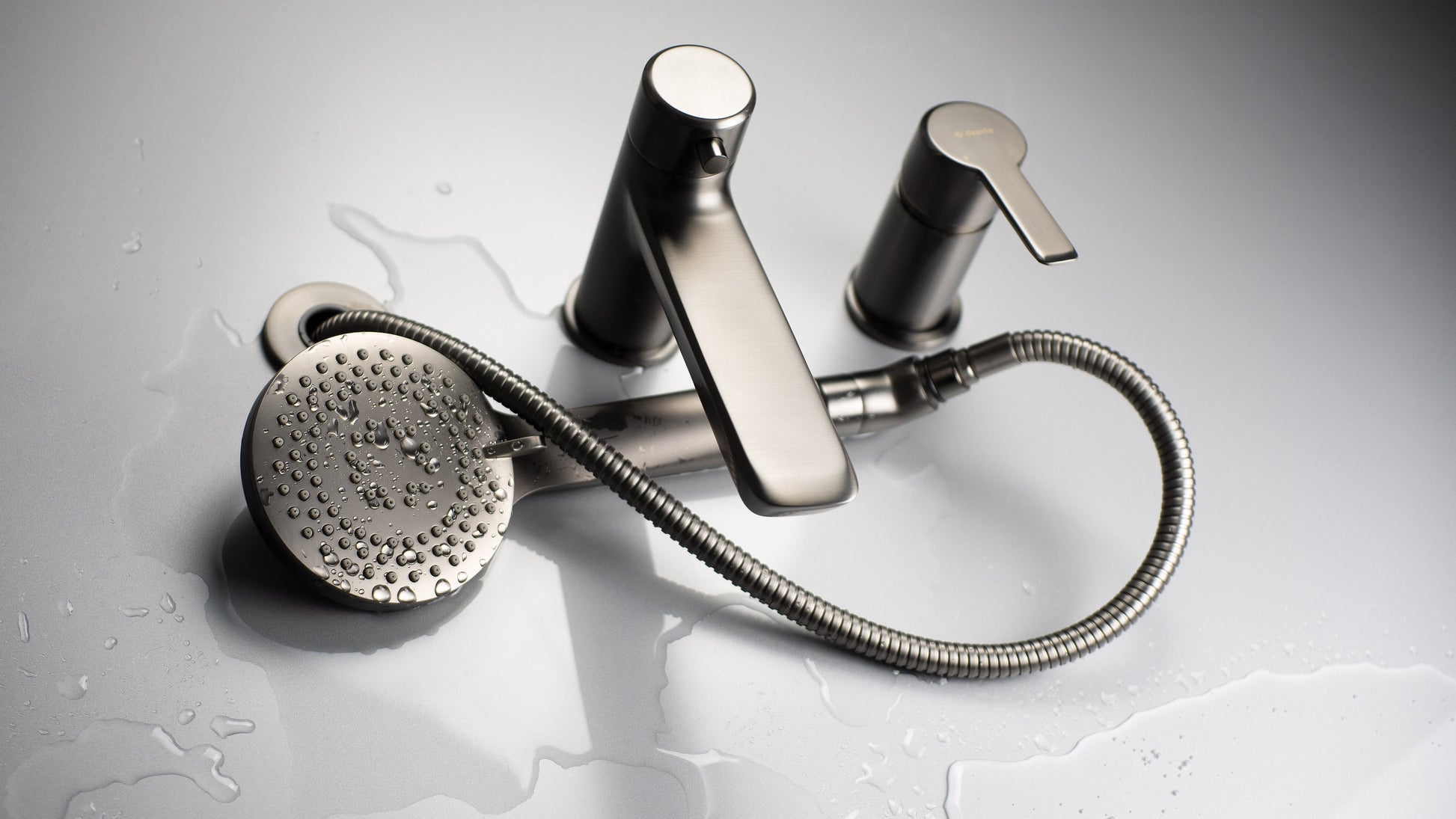 DEANTE Arnika 3 - Loch - Wannenarmatur mit Brausegarnitur // Titan // BQA - D13M erhältlich bei Twoda Shop