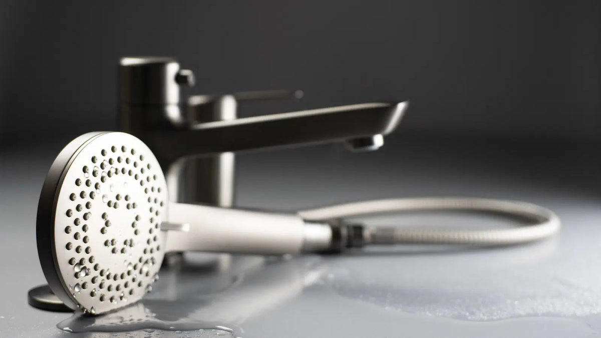 DEANTE Arnika 3 - Loch - Wannenarmatur mit Brausegarnitur // Titanium // BQA - D13M erhältlich bei Twoda Shop