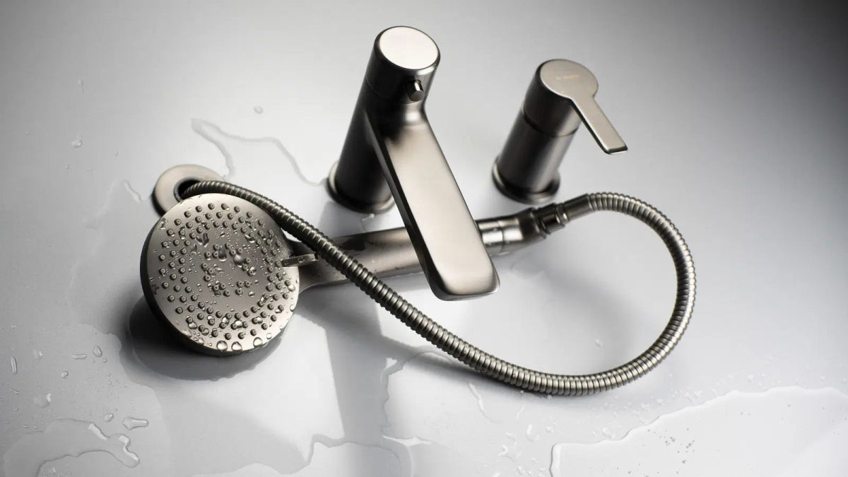 DEANTE Arnika 3 - Loch - Wannenarmatur mit Brausegarnitur // Titanium // BQA - D13M erhältlich bei Twoda Shop