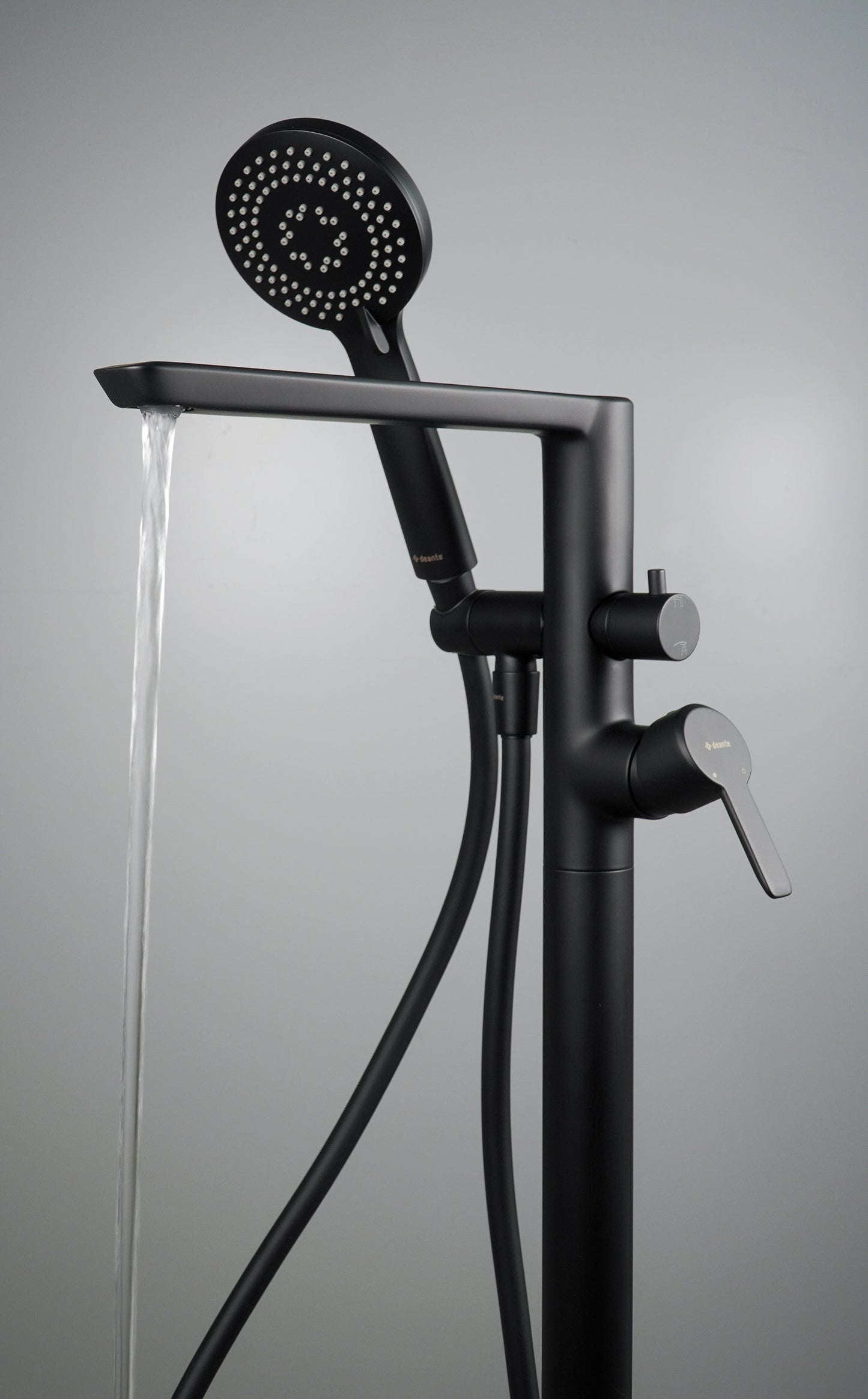 DEANTE Arnika Freistehende Wannenarmatur mit Brausegarnitur // Nero // BQA - N17M erhältlich bei Twoda Shop