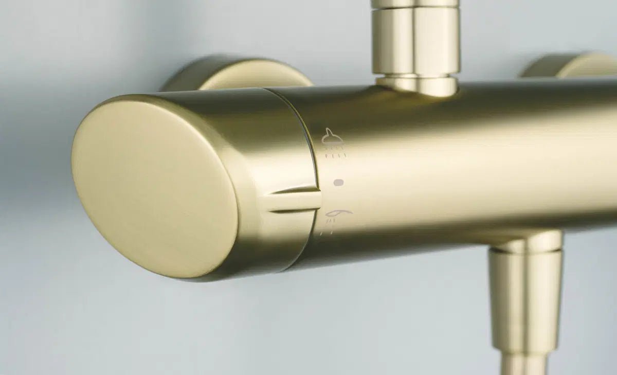 DEANTE Arnika Regendusche mit Duscharmatur // gebürstetes Gold // NAC - R1QK erhältlich bei Twoda Shop