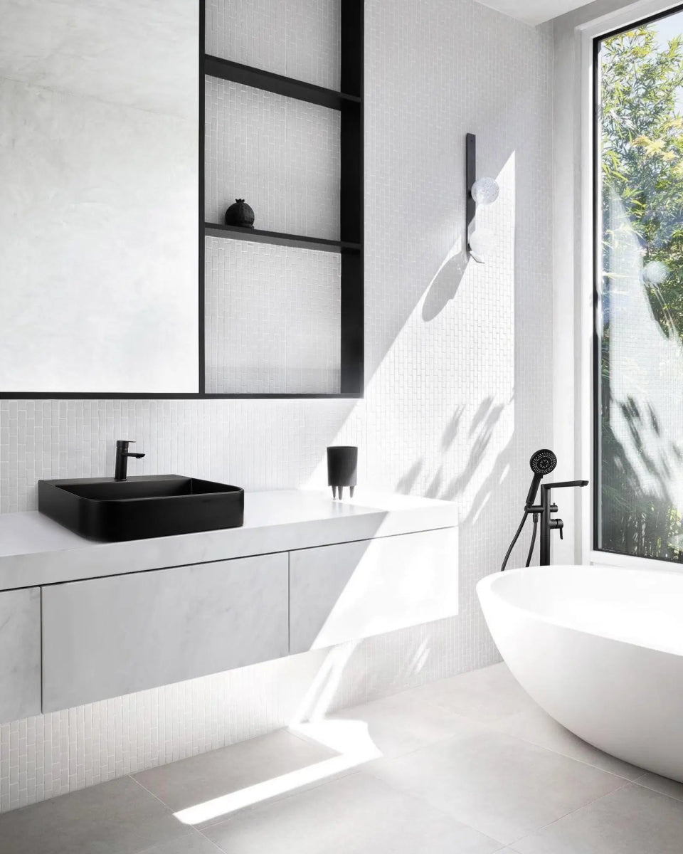 DEANTE Arnika Wannenarmatur Freistehend mit Brausegarnitur // Nero // BQA - N17M erhältlich bei Twoda Shop