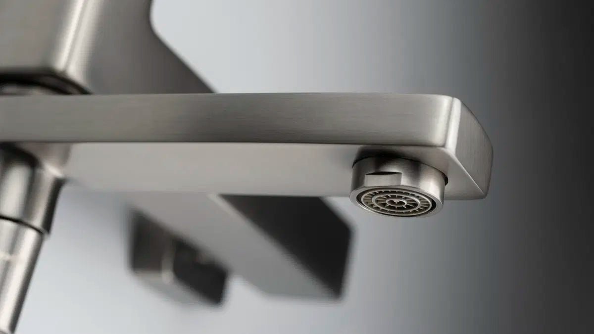 DEANTE Blur Badewannenarmatur mit klappbarem Auslauf // Titanium // BQL-D12M erhältlich bei Twoda Shop
