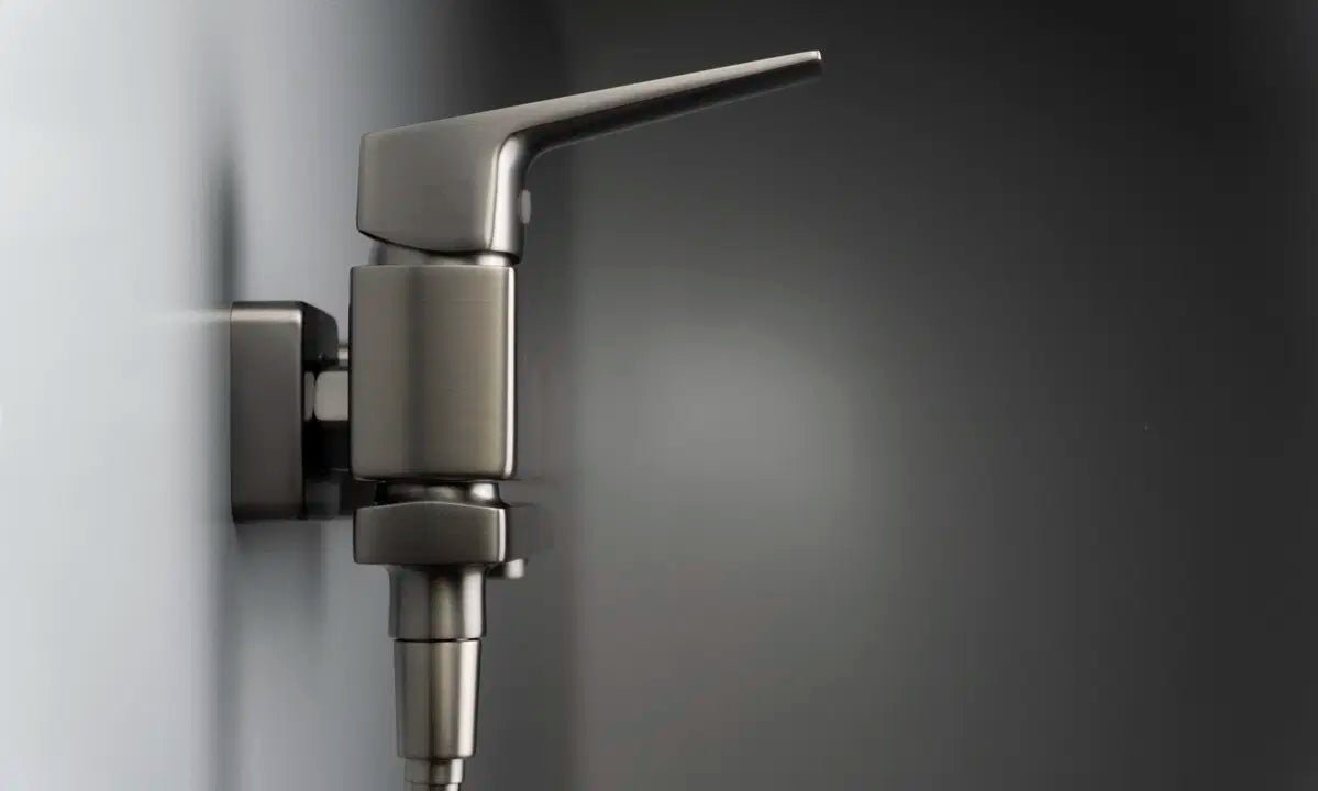 DEANTE Blur Badewannenarmatur mit klappbarem Auslauf // Titanium // BQL-D12M erhältlich bei Twoda Shop