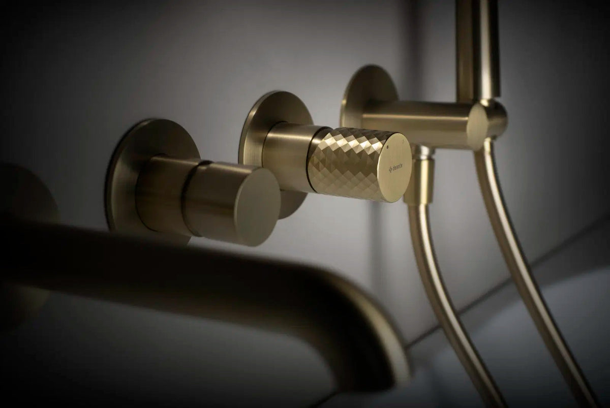 DEANTE Silia Hexa 4 - Loch - Wannenarmatur mit Brausegarnitur Unterputz // gebürstetes Gold // BHS - R18P erhältlich bei Twoda Shop