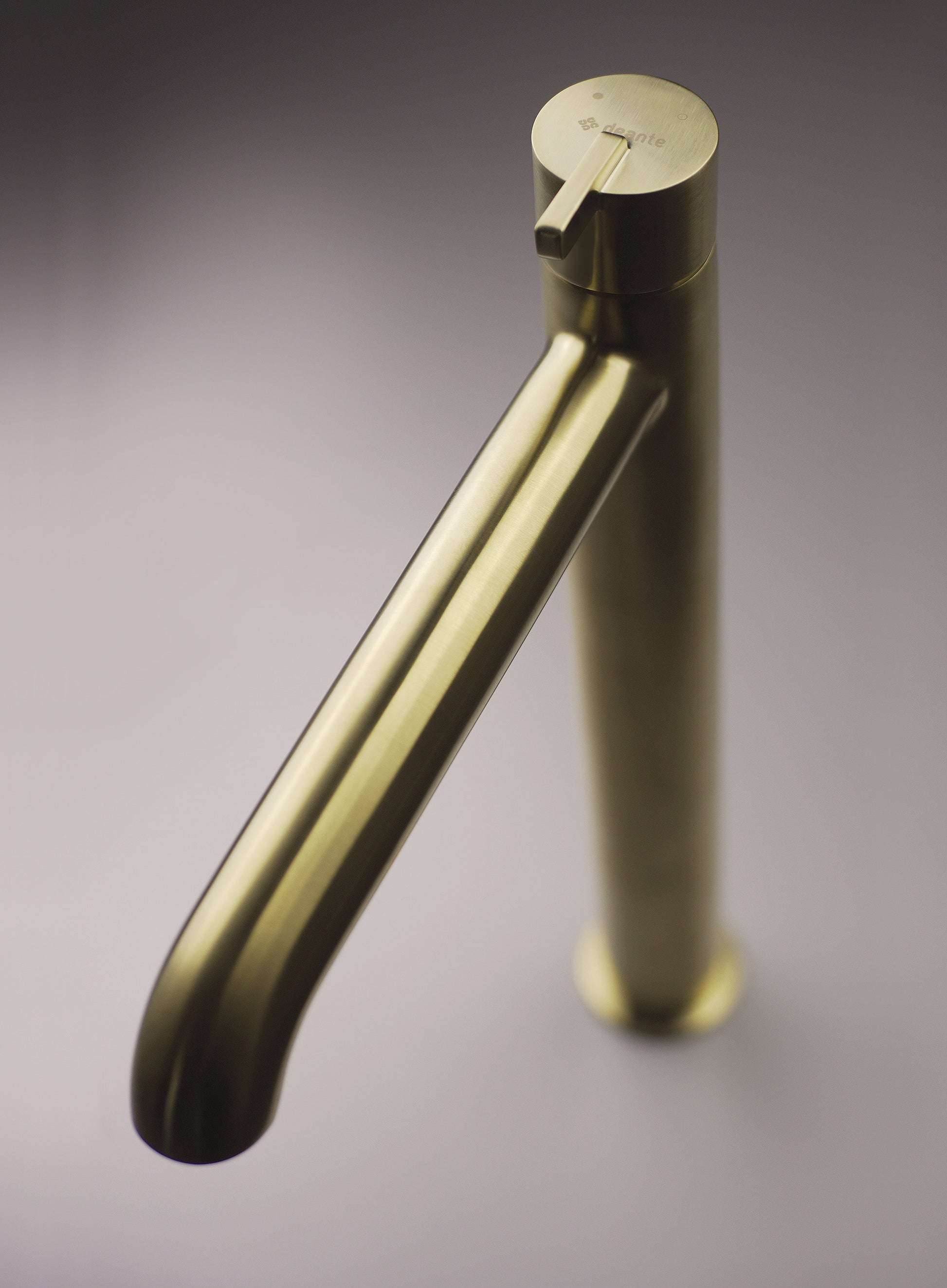 DEANTE Silia Waschtischarmatur hoch // gebürstetes Gold // BQS - R20K erhältlich bei Twoda Shop